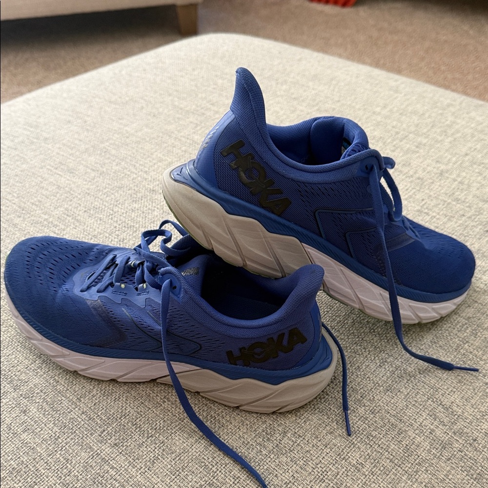 Great Condition, Men’s Arahi 5 Hokas, Size 9.5D